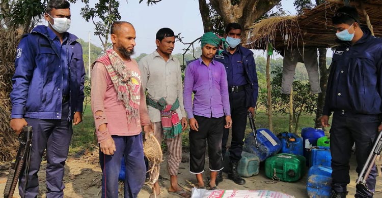 নাটোরে ভেজাল খেজুরের গুড় তৈরীর দায়ে চার